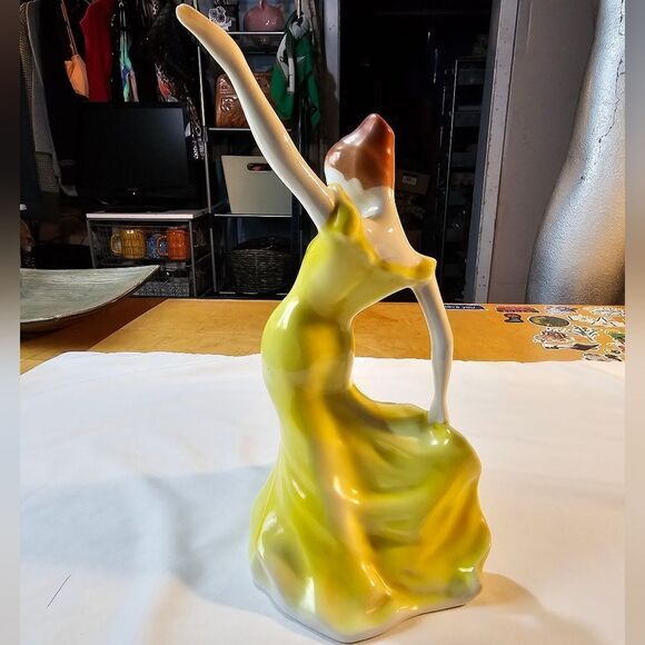 Vintage Romanian Yellow Dancing Lady Porcelain Figurine - Picture 4 of 10